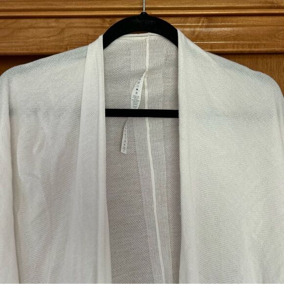 Lululemon Heart Opener Meditation Cloak Wrap in White One Size Viscose Silk - Picture 4 of 9